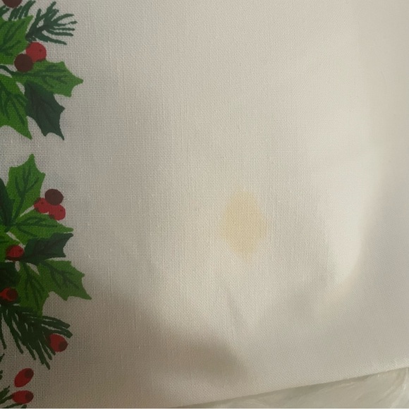 Vintage Christmas tablecloth 58” x 86” holly red & green - Picture 5 of 8